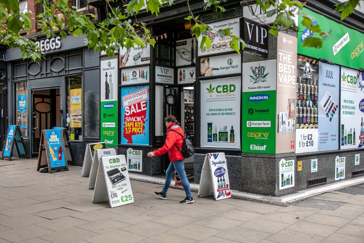 In een grote stad als Manchester is in het centrum in elke straat wel een vape-winkel te vinden.