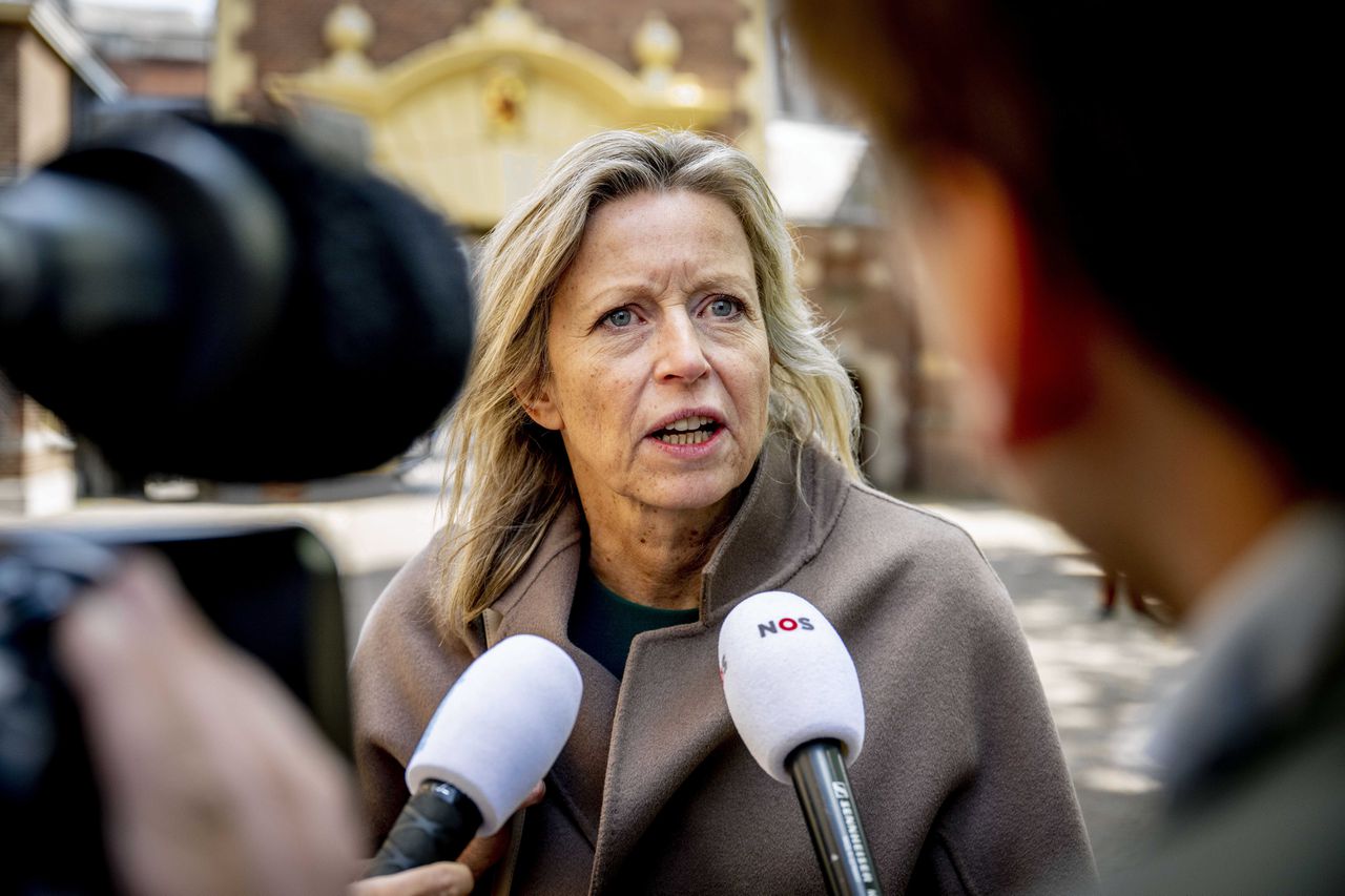 Ollongren gaat een plan van aanpak opstellen voor defensie.