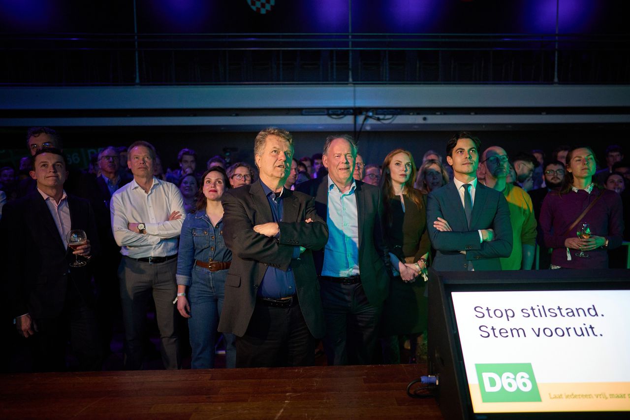 Eerst Kamerlid Boris Dittrich, Tweede Kamerlid Paul van Meenen en minister Rob Jetten zijn niet blij met de uitslag voor D66 van de Provinciale Statenverkiezingen.