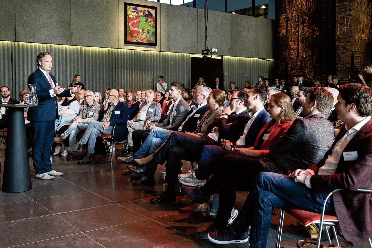 Pieter Verhoeve, formateur in Noord-Brabant, spreekt op de dialoogbijeenkomst in Den Bosch.