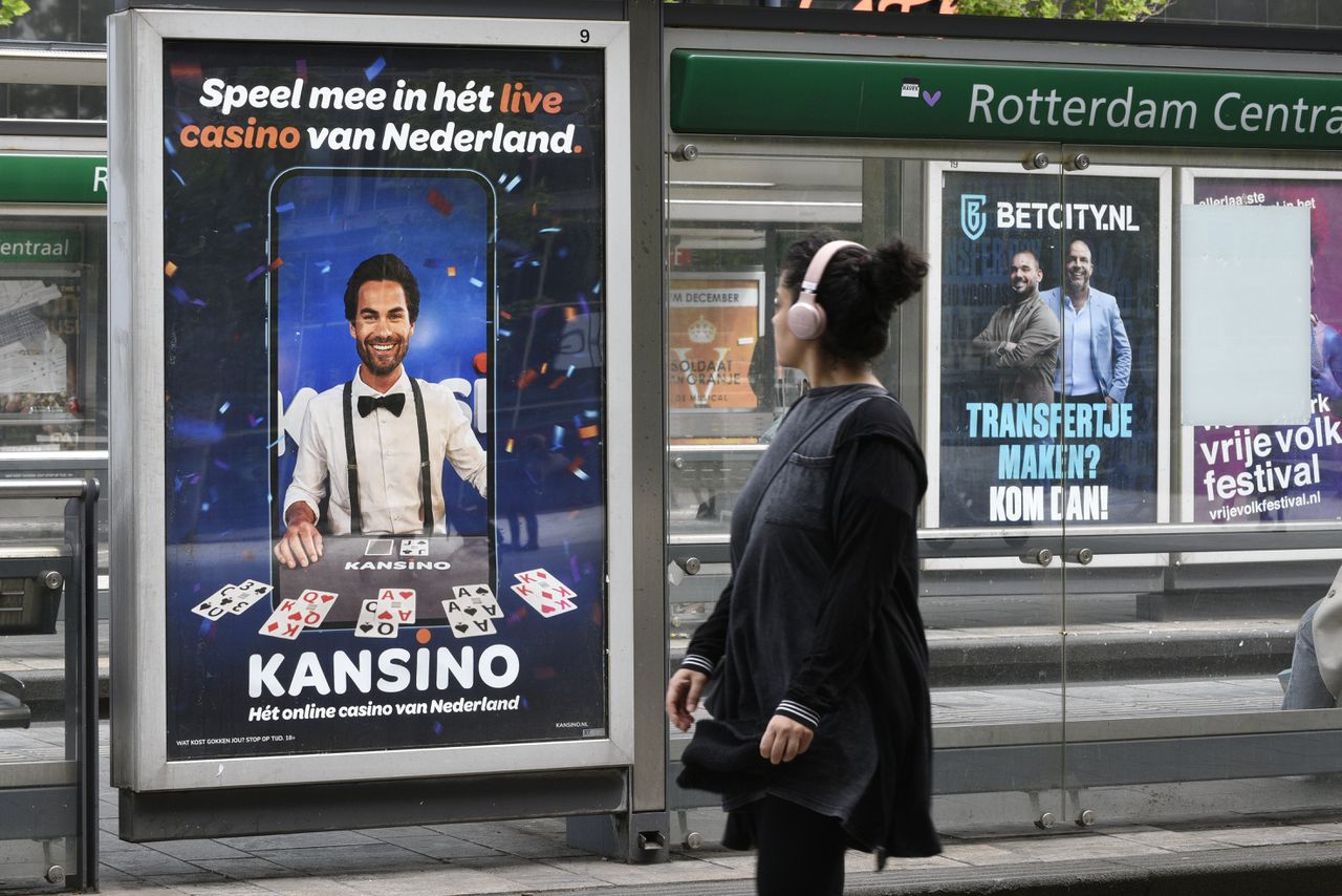 Billboards met reclame voor online gokken, in Rotterdam.