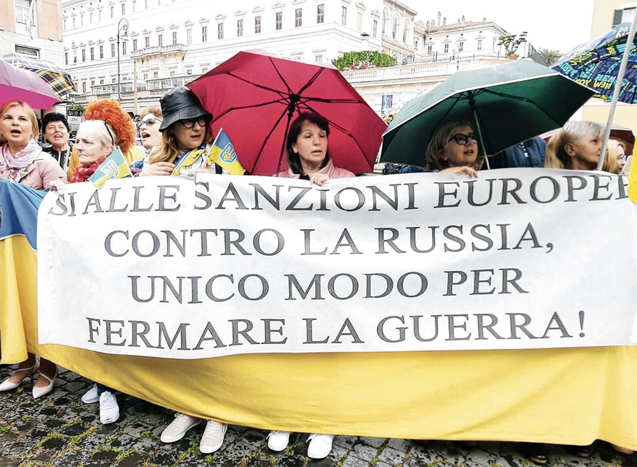 Italianen verwelkomen de Oekraïense president Zelensky bij zijn bezoek aan Rome.