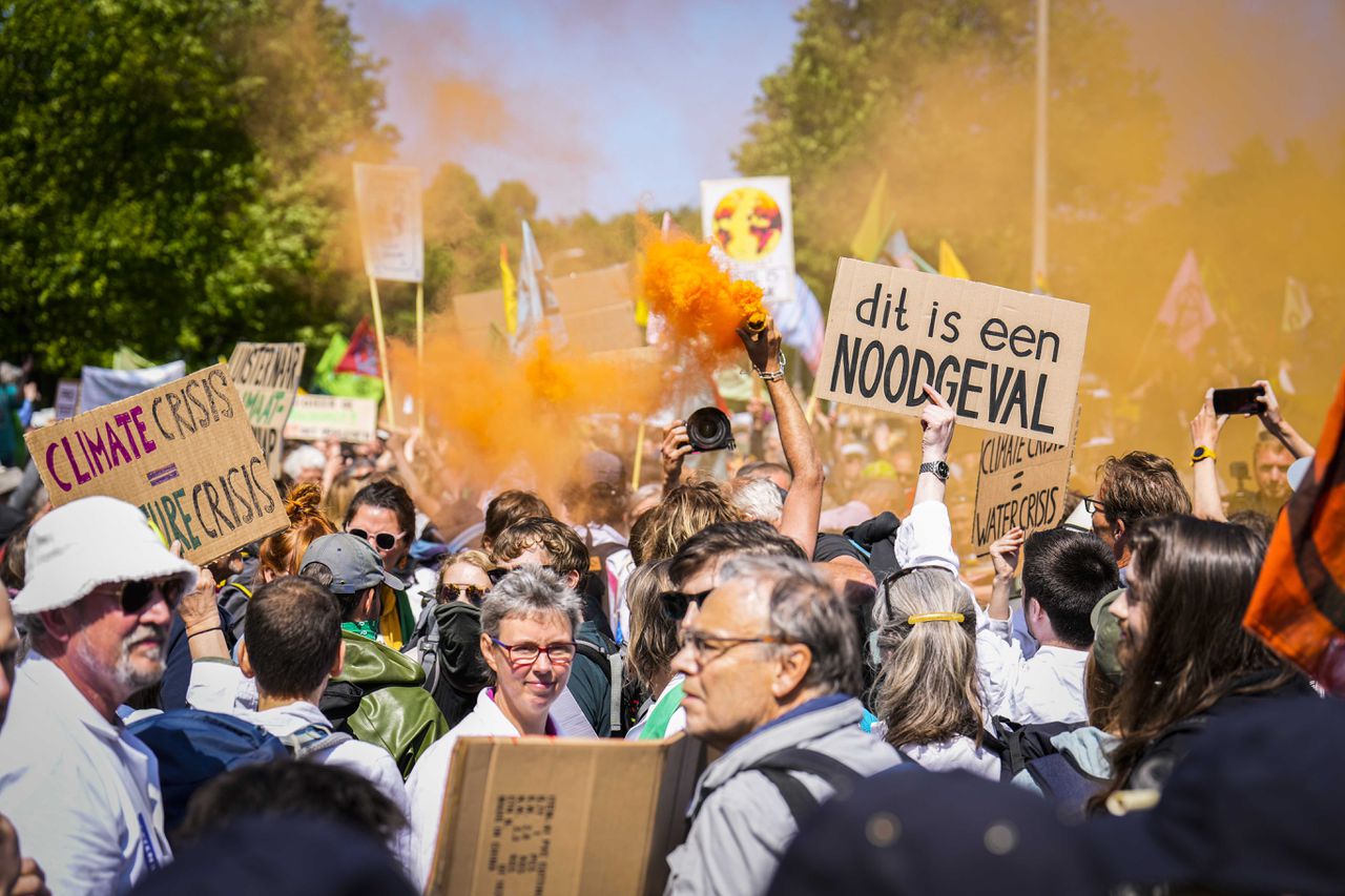 De actie is bedoeld om een einde te eisen aan fossiele subsidies voor grote bedrijven die zouden oplopen „tot wel 30 miljard euro per jaar”.