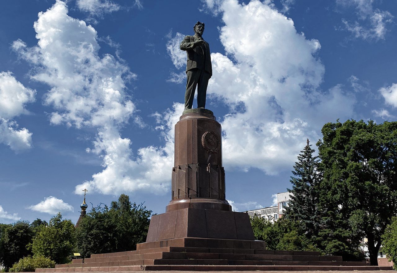 Standbeeld in Kaliningrad van de Sovjet-functionaris Michail Kalinin.