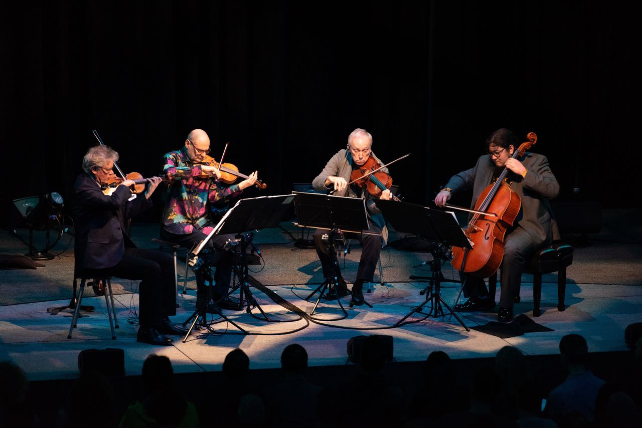 Het Kronos Quartet tijdens een optreden in de Bing Concert Hall in Californië.