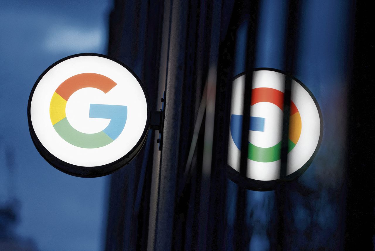 „Google schendt jouw privacy. En verdient hier ieder jaar miljarden aan”, zegt de Consumentenbond dinsdag.