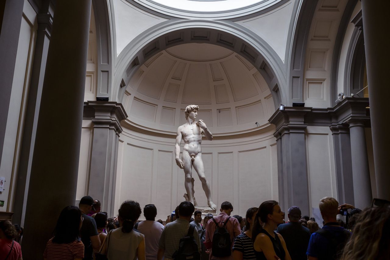 Michelangelo’s marmeren beeld van David in de Galleria dell’Accademia in Florence.