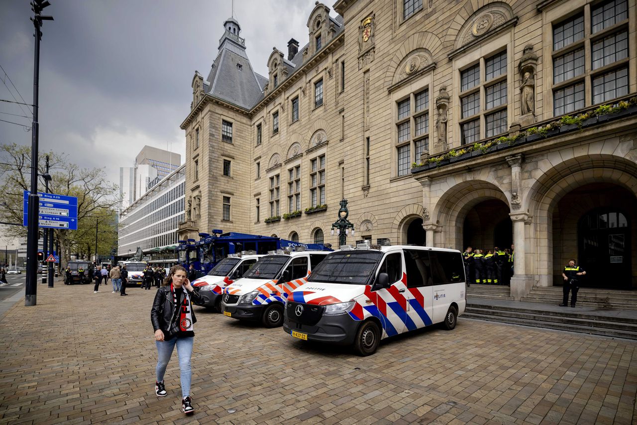 Politie-inzet afgelopen zondag in het centrum van Rotterdam tijdens het voetbalduel Excelsior-Feyenoord verderop in de stad.