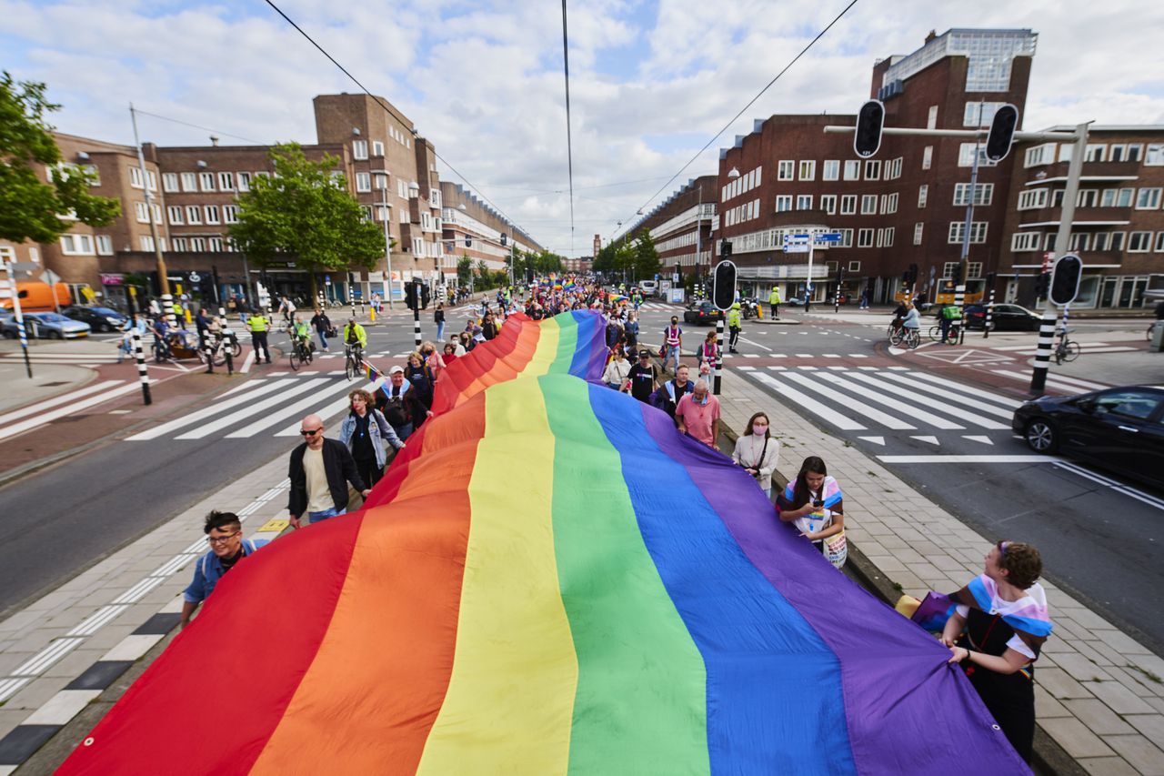 Studentenorganisaties en anderen maken een statement tegen geweld tegen de lhbti-gemeenschap.