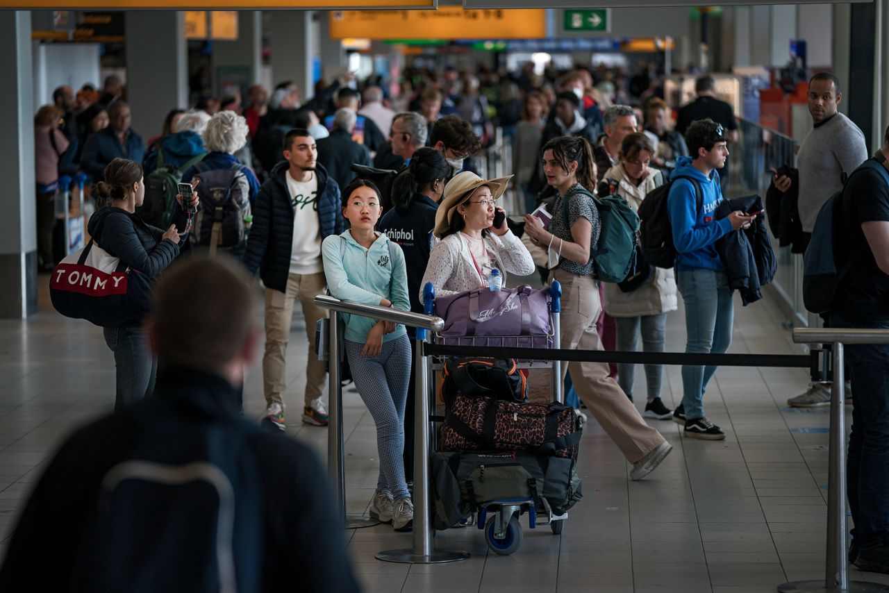 Schiphol kenmerkte zich afgelopen zomer met lange wachtrijen.