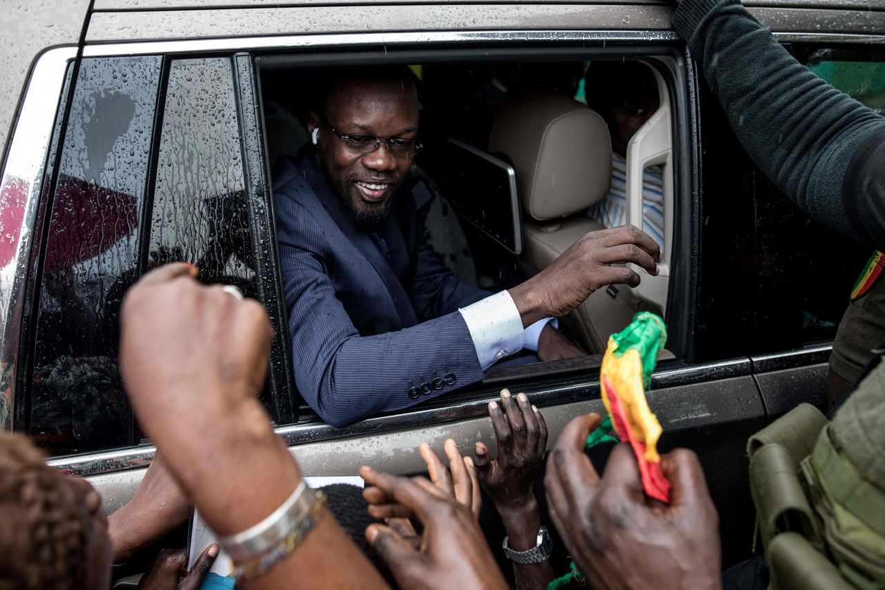 Oppositiepoliticus Ousmane Sonko na een bezoek aan een school, afgelopen zomer.