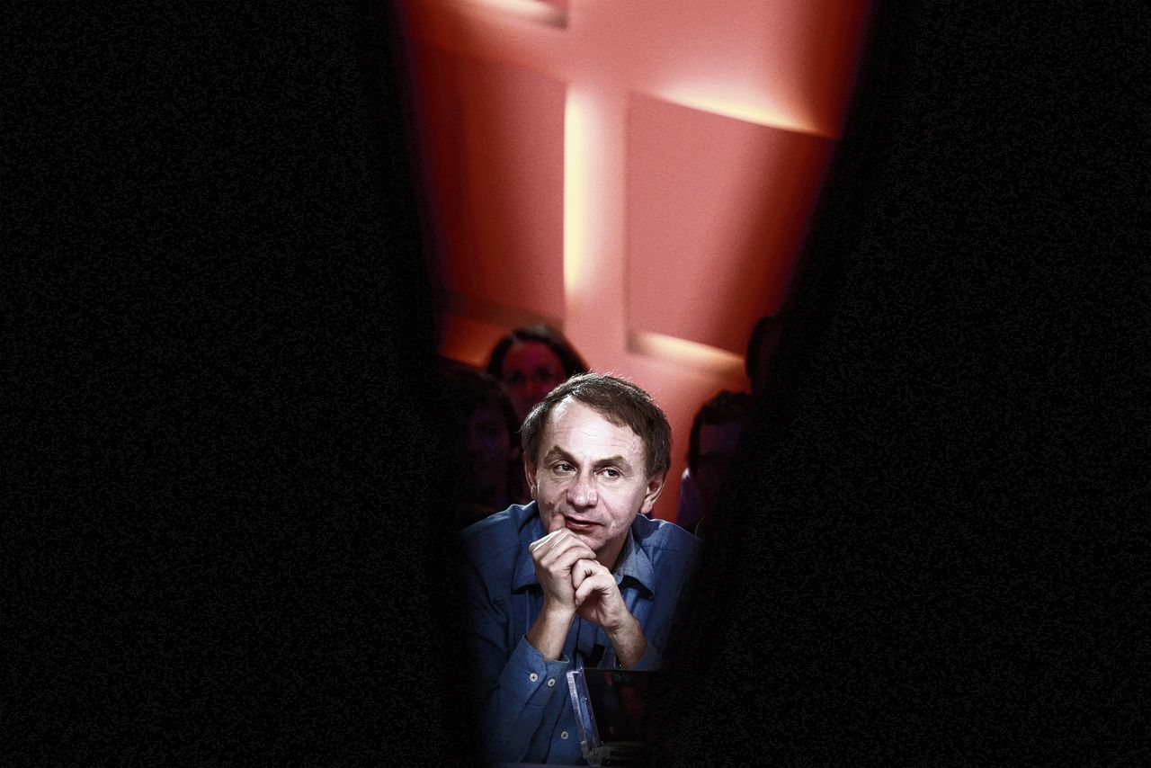 Michel Houellebecq bij een interview in 2010, na het ontvangen van de Prix Goncourt.