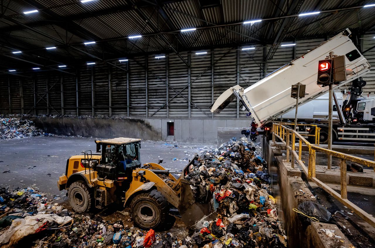 Afvalverwerking bij de Amsterdamse AEB.