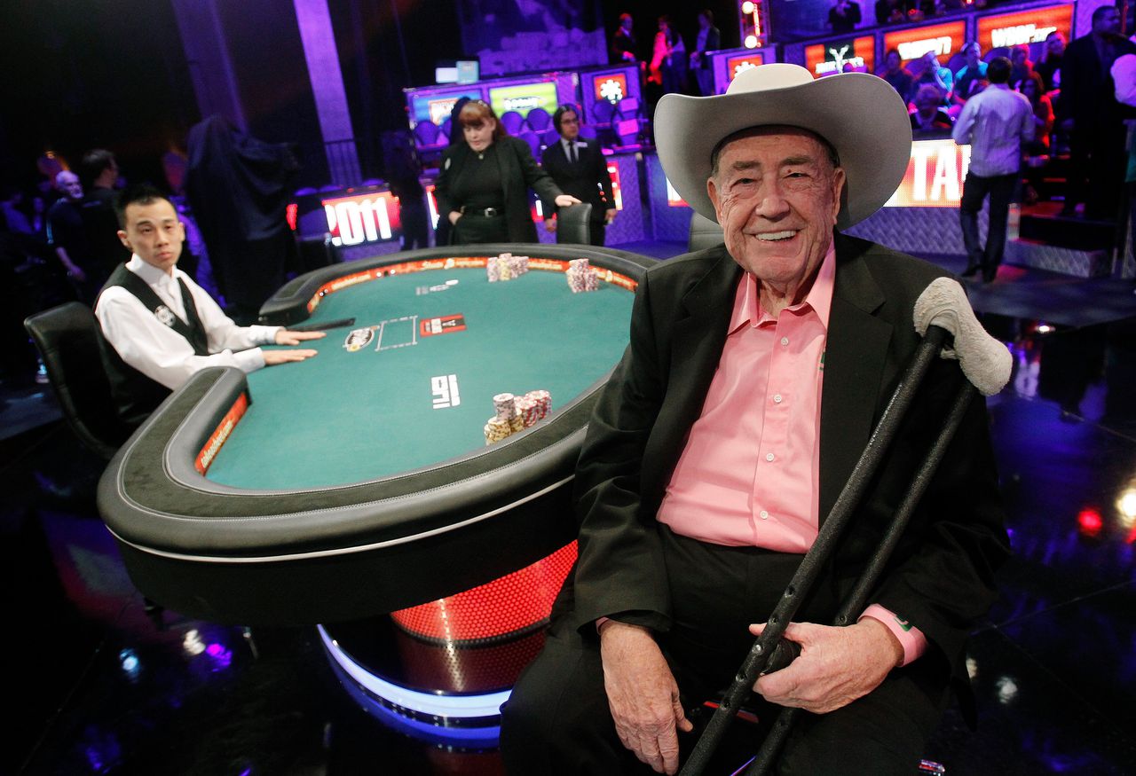 Doyle Brunson aan de finaletafel van de World Series of Poker, in 2011 in Las Vegas.