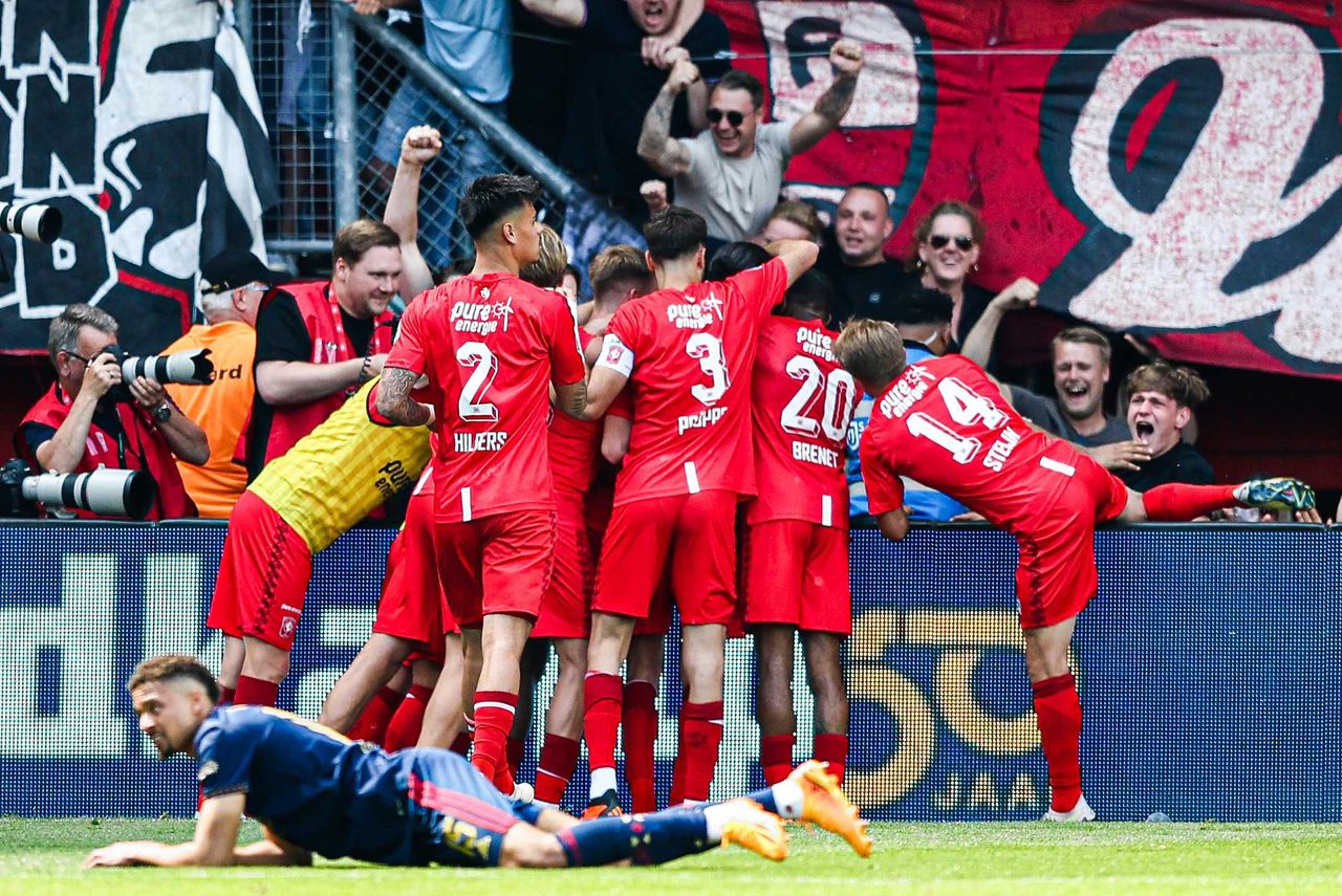 FC Twente-spits Vaclav Cerny vier de 3-1 tegen Ajax.