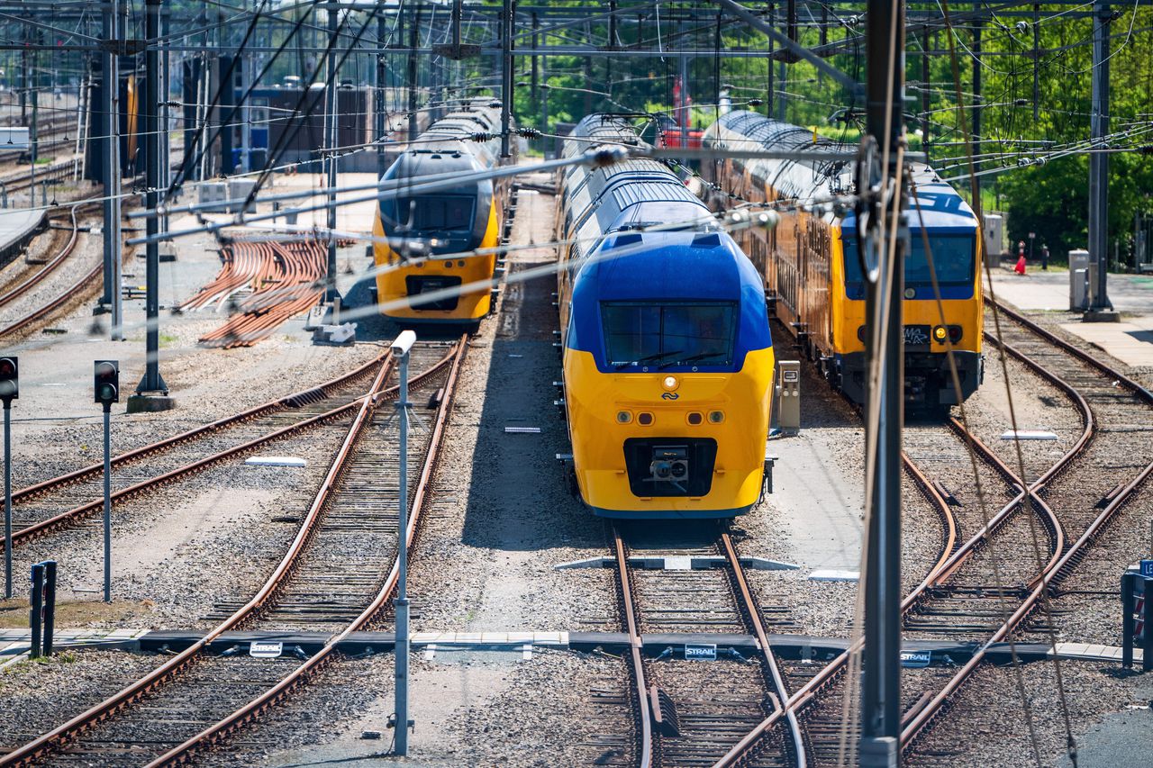 NS blijft vooralsnog het Nederlandse hoofdrailnet exploiteren.