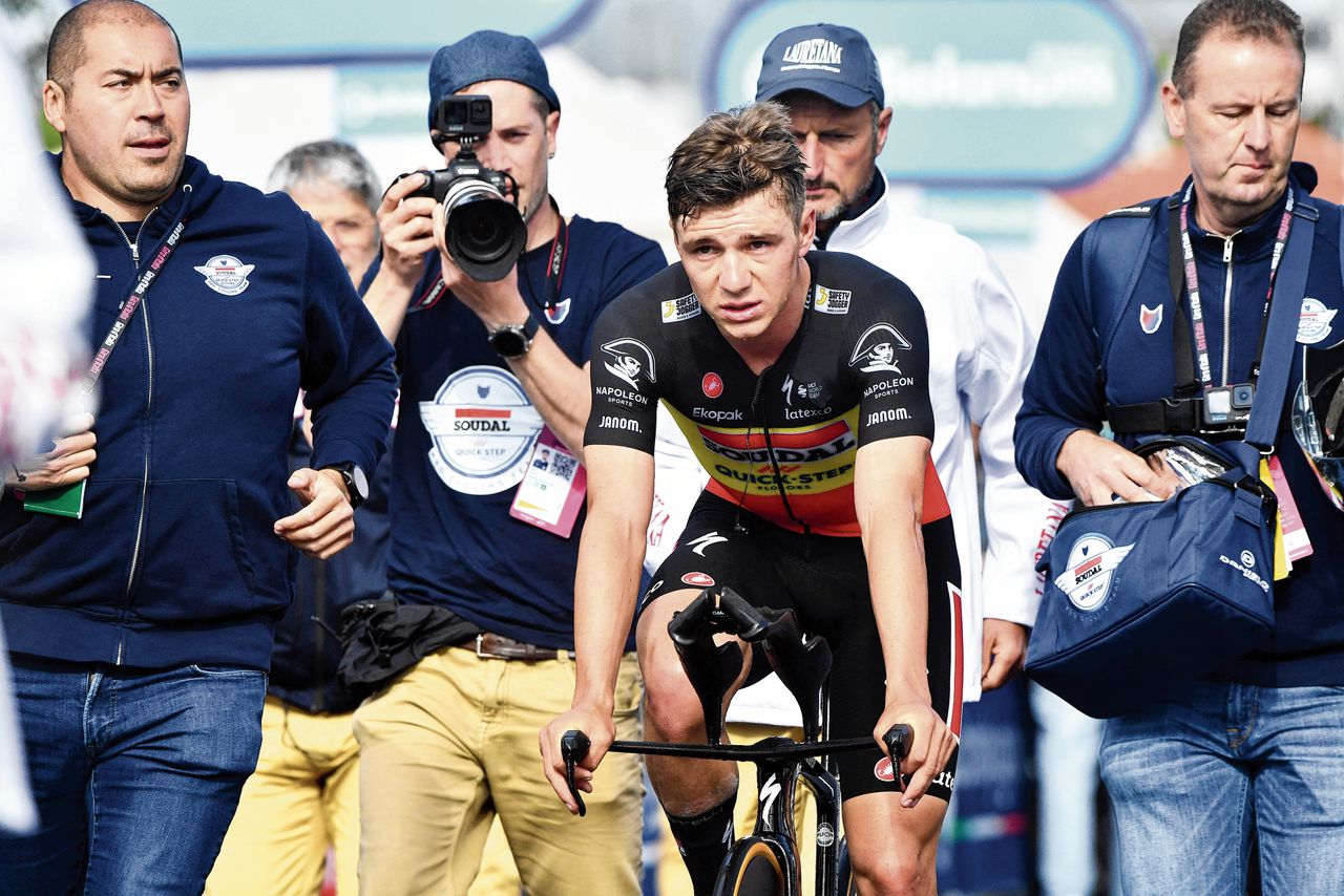 Remco Evenepoel rijdt uit na zijn tweede tijdritzege in de Giro d’italia.