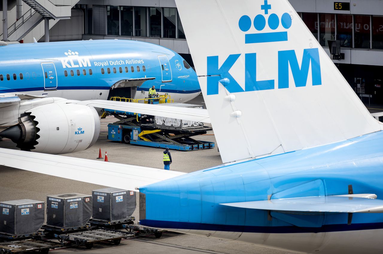 Afhandeling van bagage op de luchthaven van Schiphol.