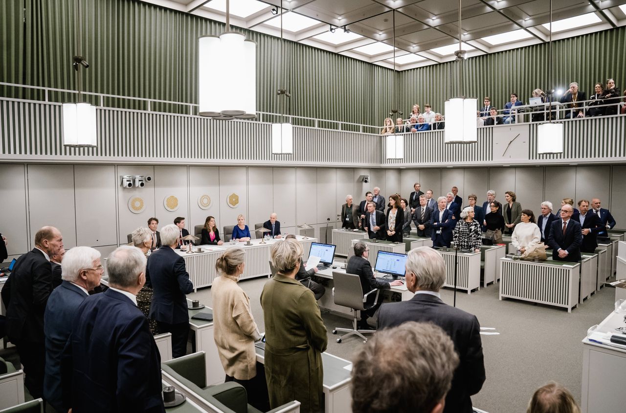 De huidige Eerste Kamer in de tijdelijke locatie in Den Haag. Dinsdag wordt de nieuwe Eerste Kamer gekozen, dinsdag 13 juni wordt deze geïnstalleerd.