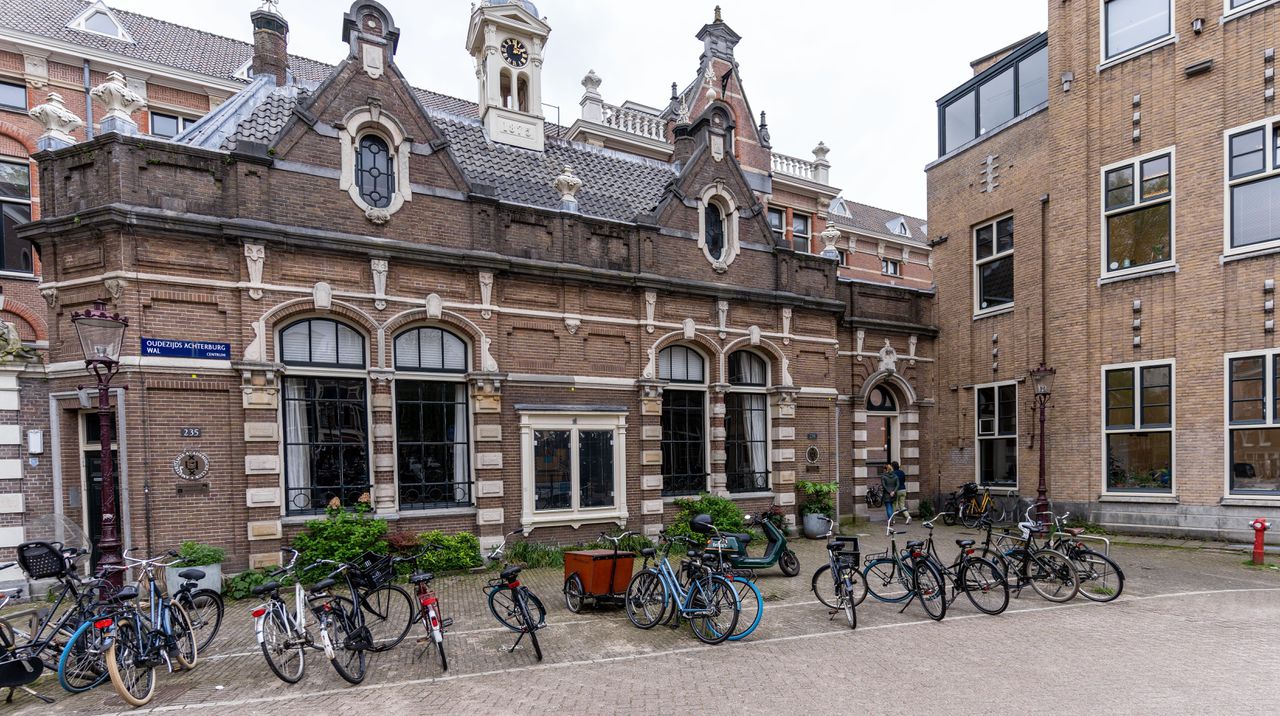 Minister Robbert Dijkgraaf (Onderwijs, D66) wil dat de norm voor een positief studieadvies vanaf september 2025 op maximaal 30 van de in totaal 60 studiepunten komt te liggen. Het gemiddelde bij universiteiten en hogescholen ligt nu op 45 punten. Studenten denken er genuanceerd over.