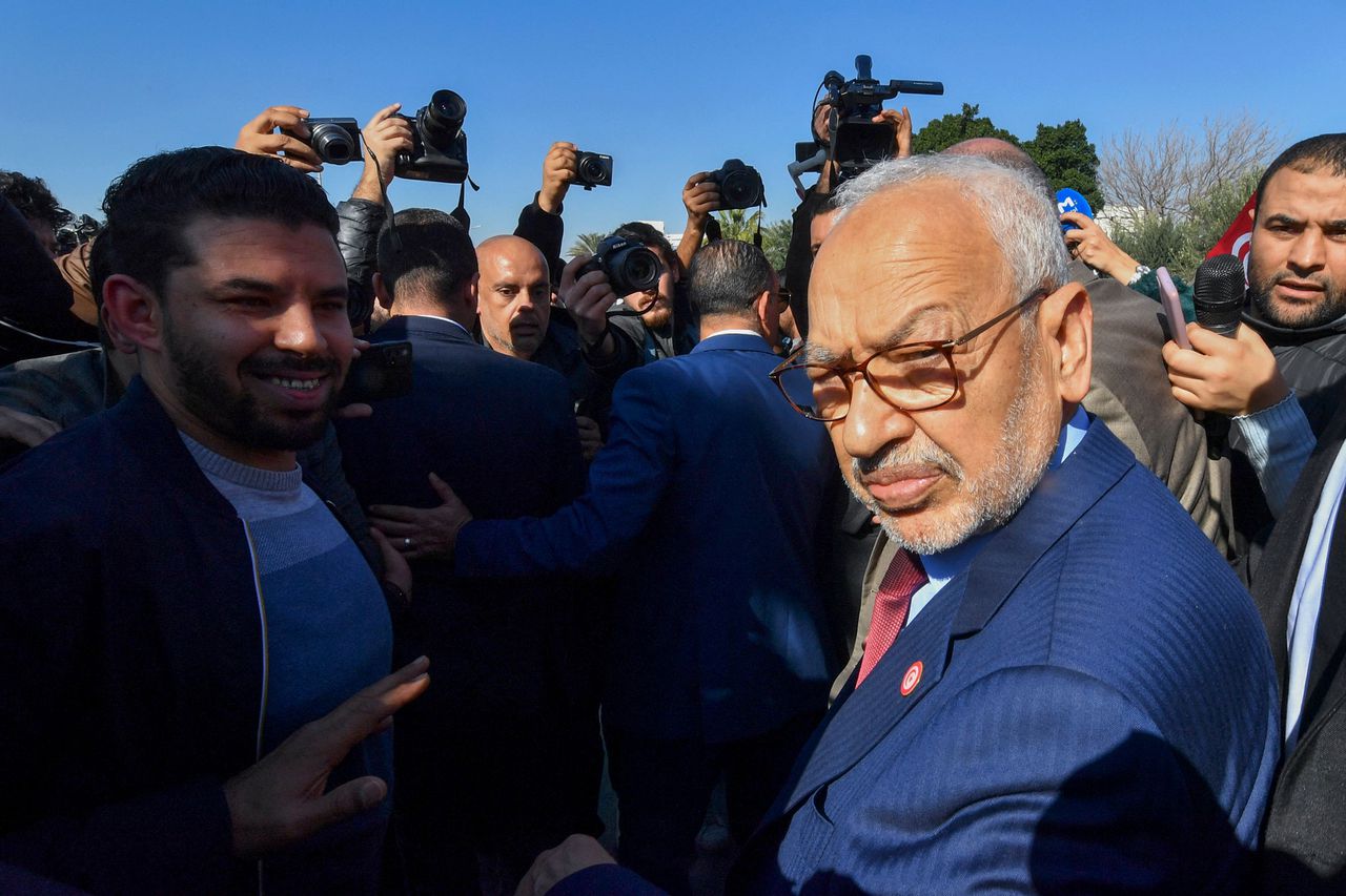 De 81-jarige Rached Ghannouchi, werd in april gearresteerd wegens opruiende verklaringen.