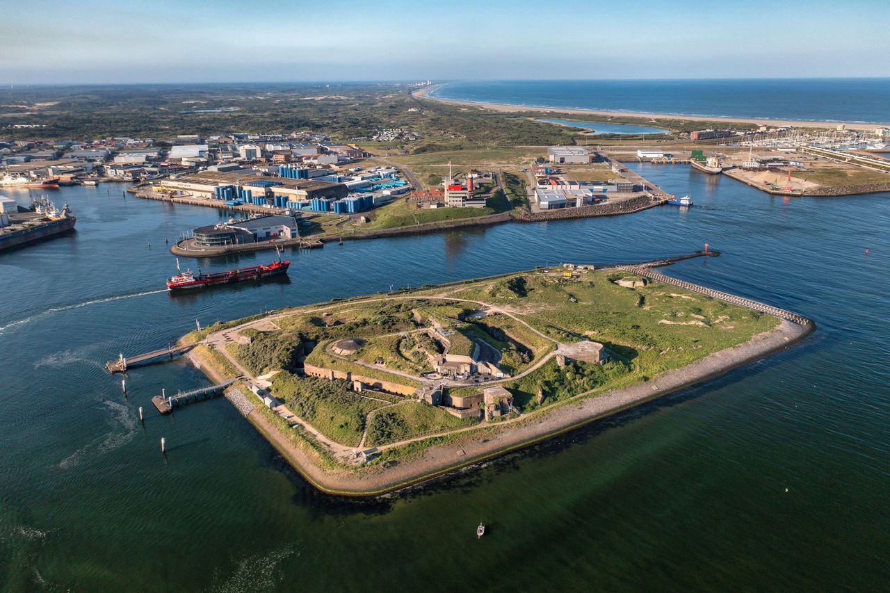 Forteiland bij IJmuiden is de locatie van de kunstbeurs Art Island.