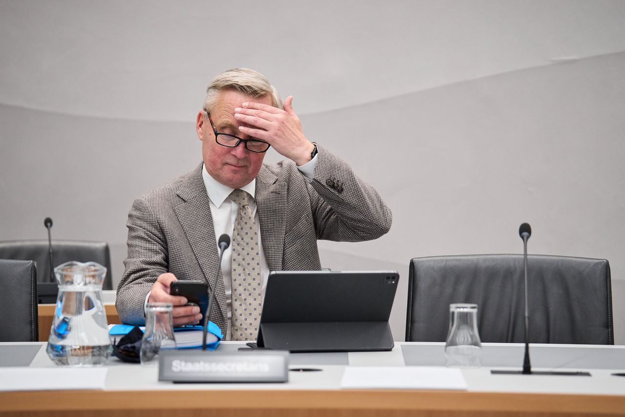 Staatssecretaris Eric van der Burg (Justitie en Veiligheid) in debat met de Tweede Kamercommissie over het vreemdelingen- en asielbeleid.