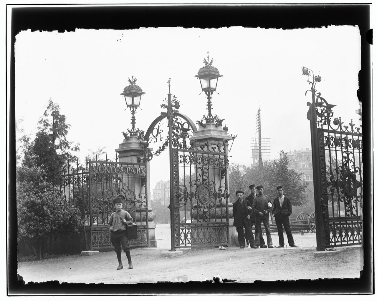 22 juni 1896, de ingang van het Vondelpark.