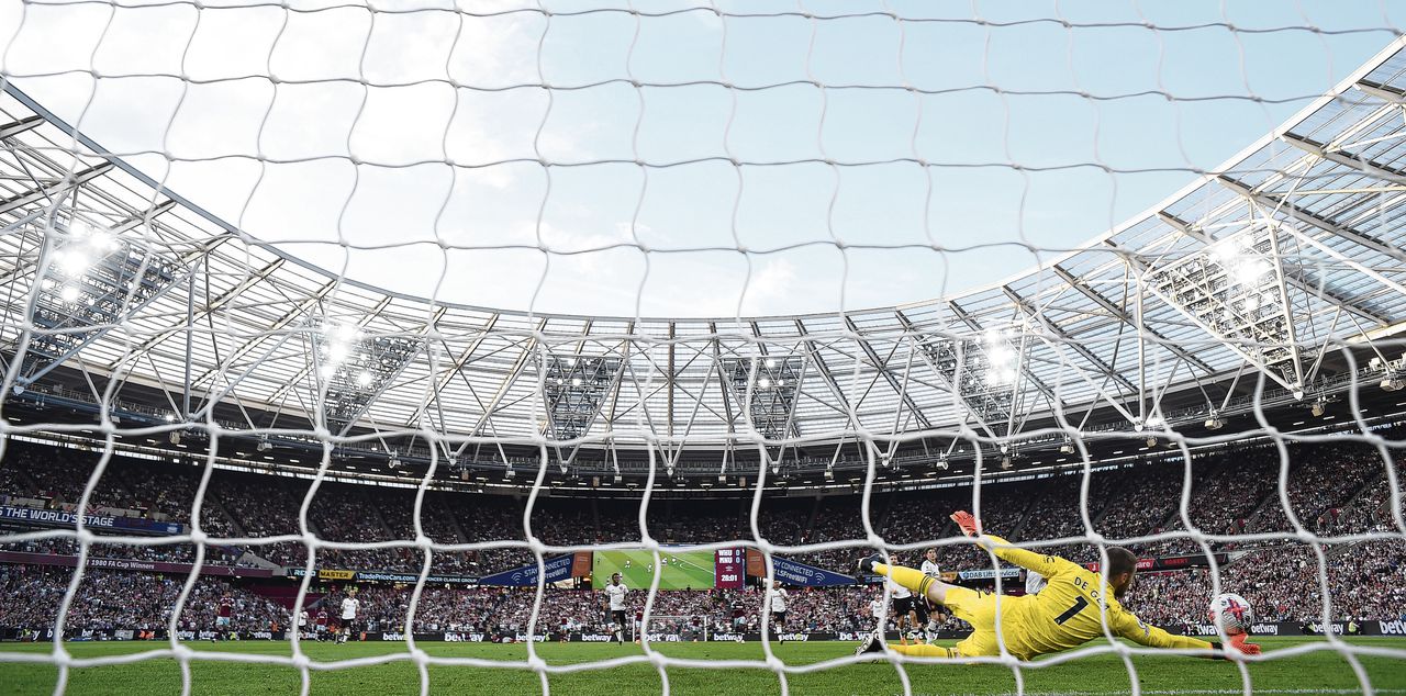 West Ham United won zondag in eigen stadion van Manchester United door een blunder van United-keeper David de Gea.