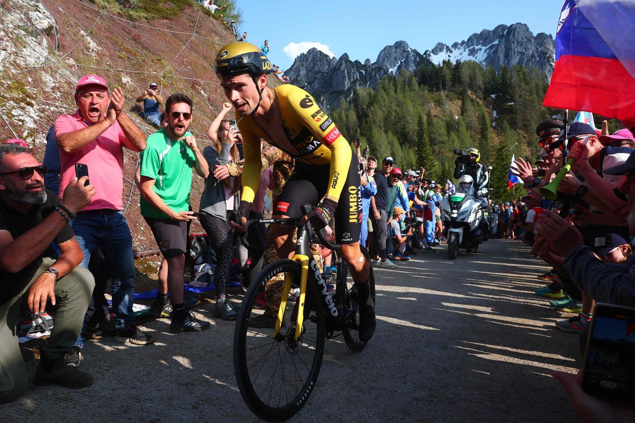 Primoz Roglic besliste de Giro zaterdag tijdens de klimtijdrit, ondanks een ketting die eraf liep.