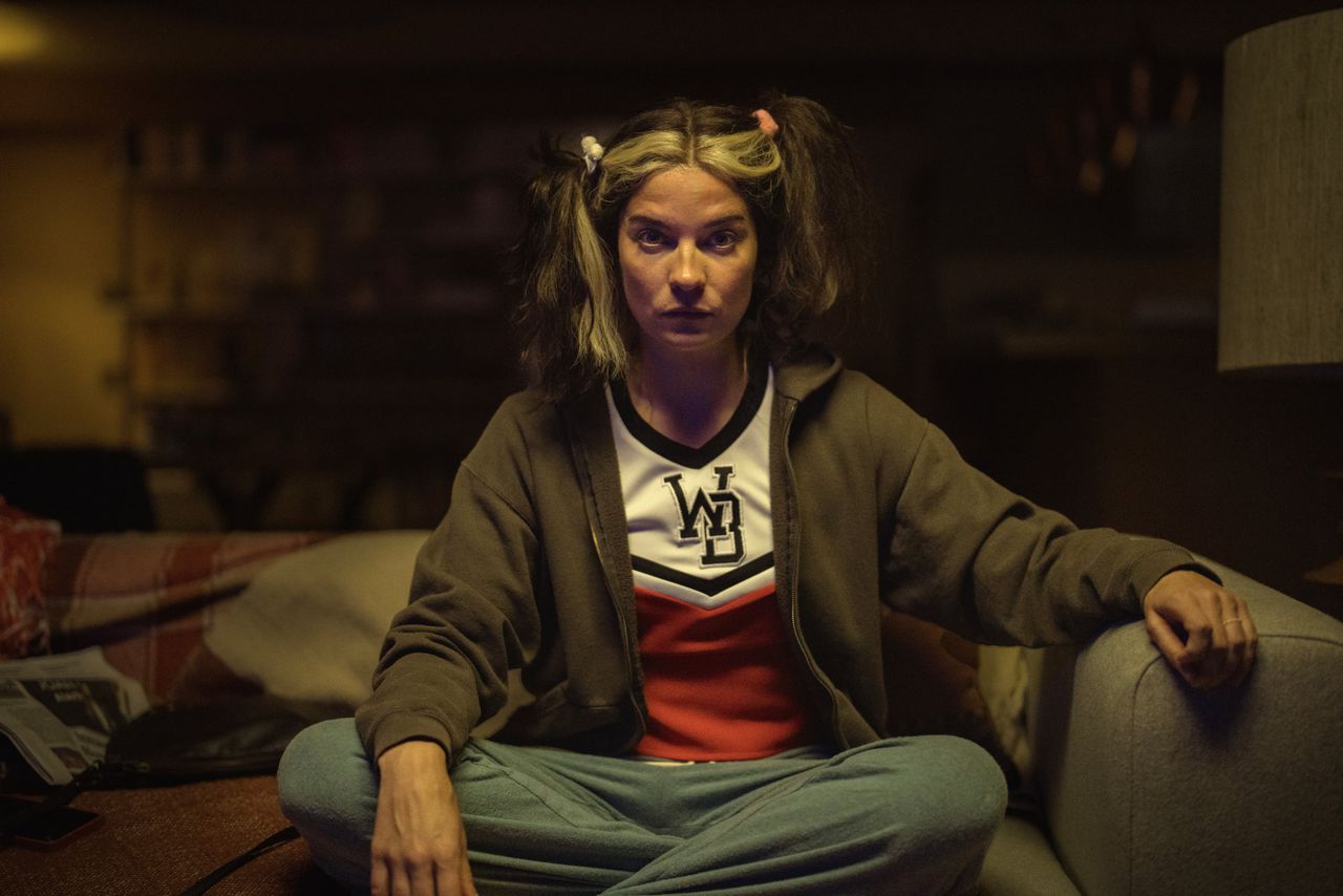 Annie Murphy als Joan in het zesde seizoen van Black Mirror.