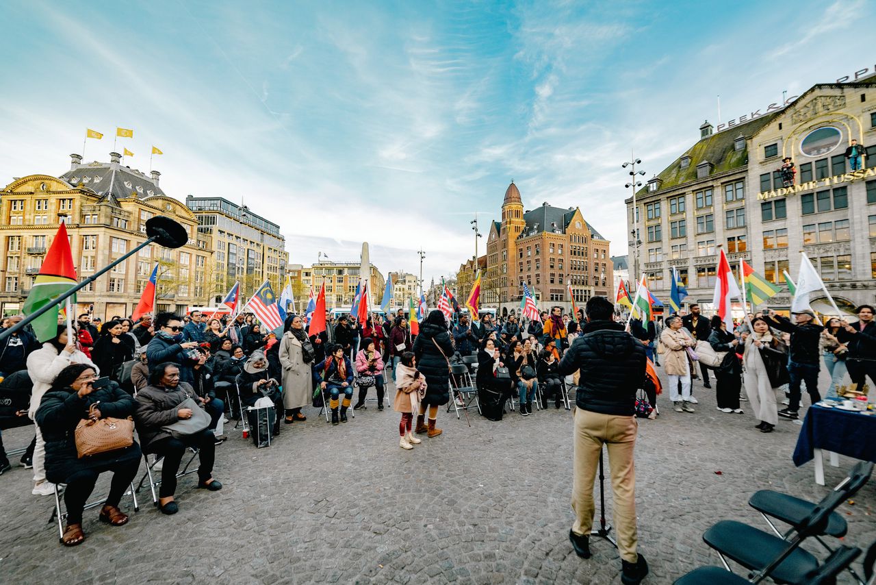 Herdenking van het koloniale verleden van Nederland op de Dam in Amsterdam op 3 mei.