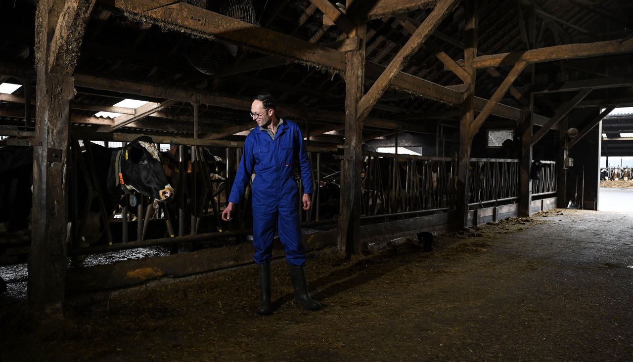 Leendert van Staalduijnen, melkveehouder in Ermelo.