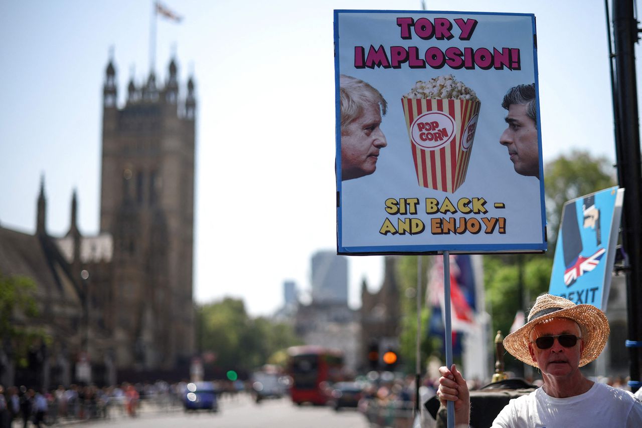 Volgens de speciale onderzoekscommissie heeft Johnson het Britse parlement "bewust misleid" met zijn uitspraken over het schandaal.