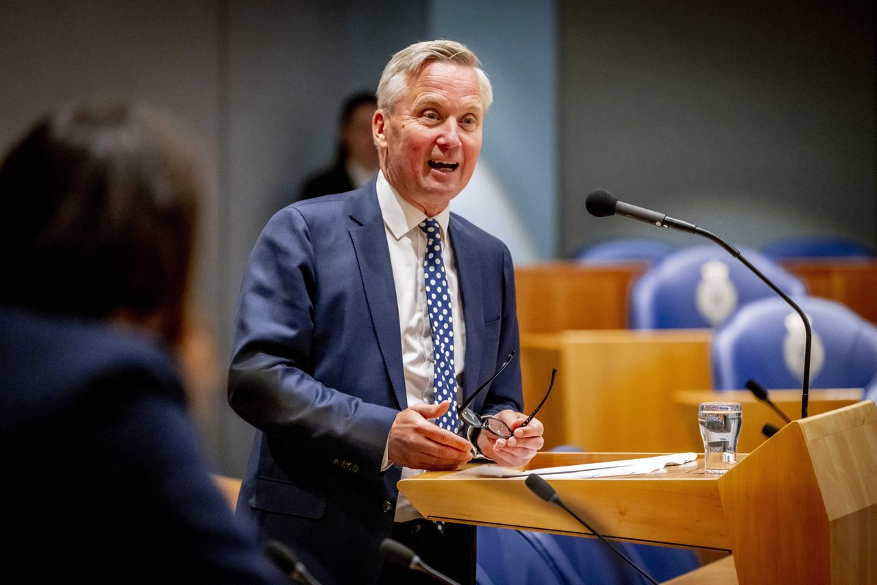 Eric van der Burg hoopt het overvolle aanmeldcentrum Ter Apel te kunnen ontlasten.