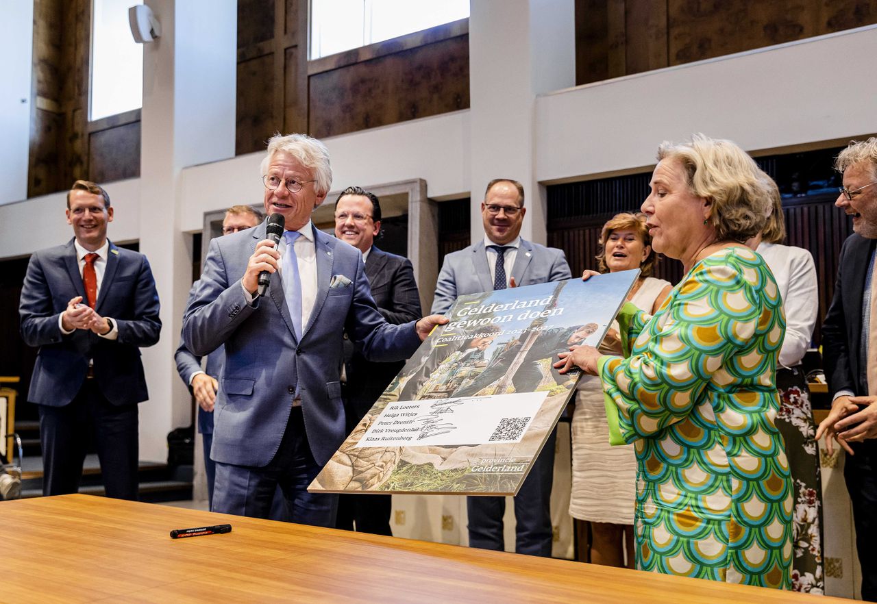 De nieuwe coalitie van Gelderland presenteert het akkoord.