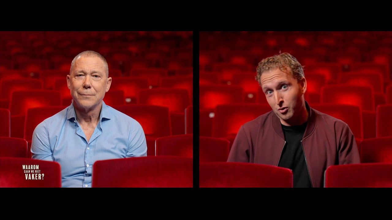 Cabaretier Peter Pannekoek (rechts) vraagt acteur Hans Kesting naar zijn ergernissen op het toneel.