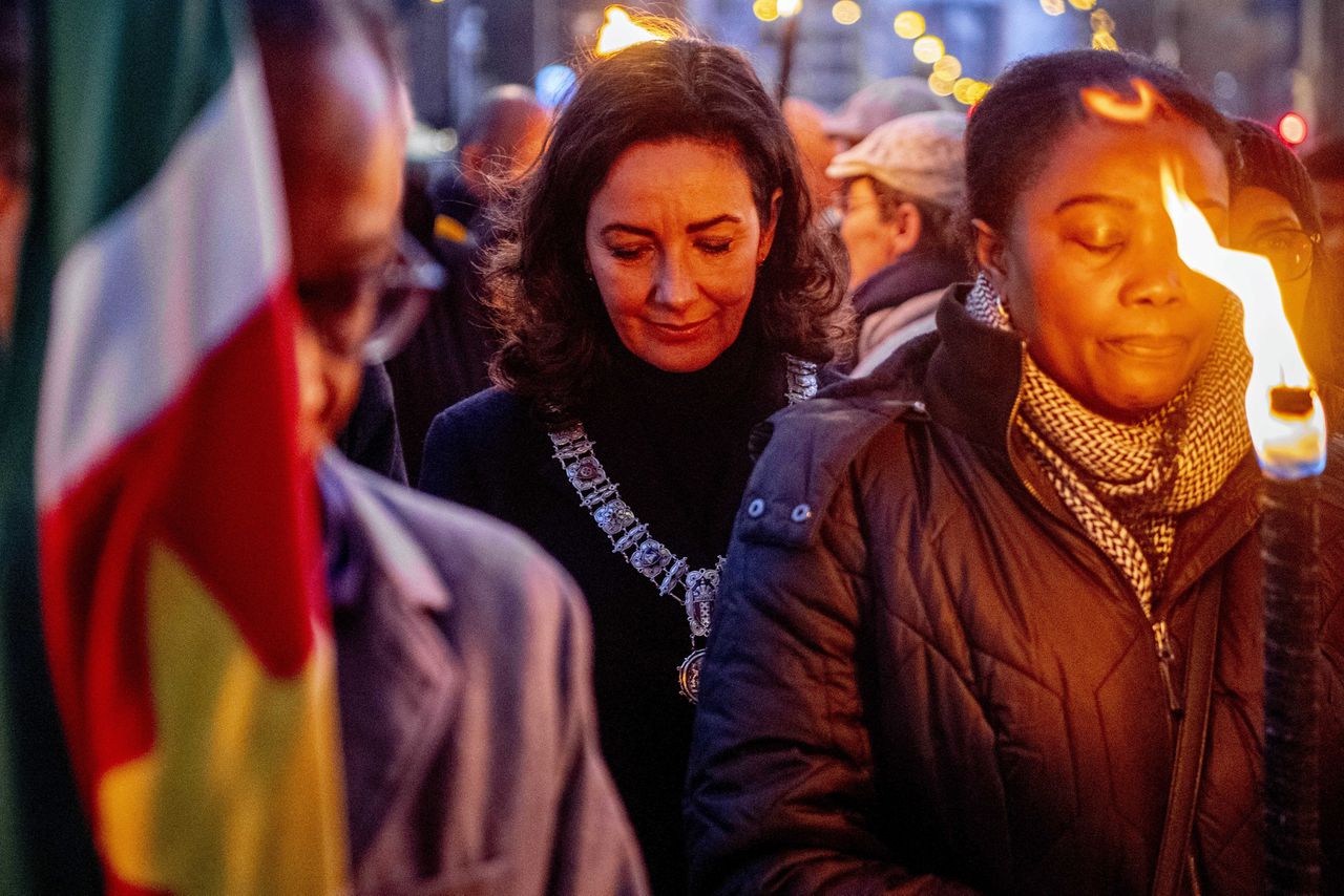 Femke Halsema bij de jaarlijkse herdenking van de Decembermoorden in Amsterdam (2019).