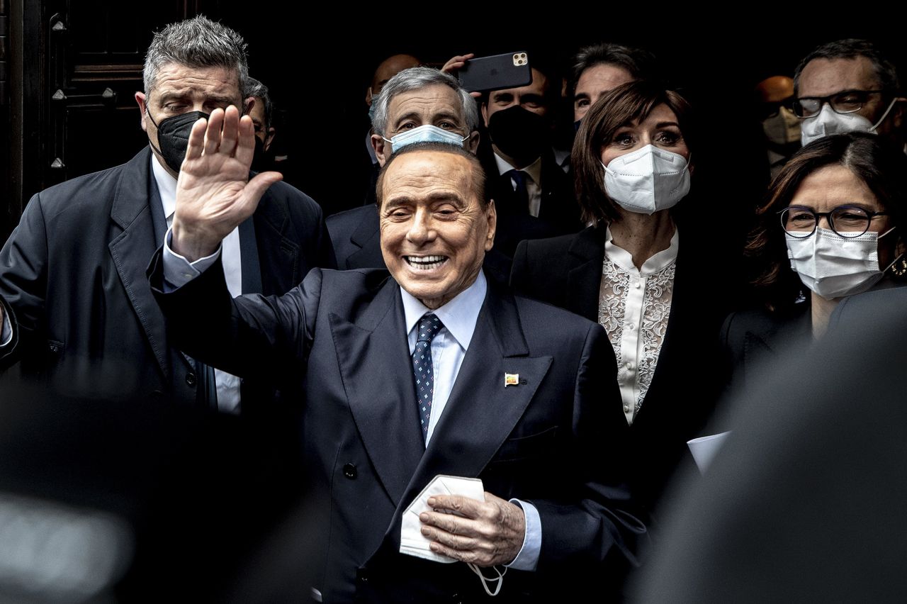 In februari 2021 arriveerde Silvio Berlusconi als leider van Forza Italia bij het Italiaanse parlement voor overleg over de kabinetsformatie van beoogd premier Mario Draghi.