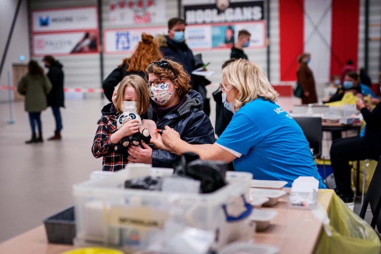 Kinderen worden gevaccineerd tegen HPV, een virus dat onder meer baarmoederhalskanker veroorzaakt.