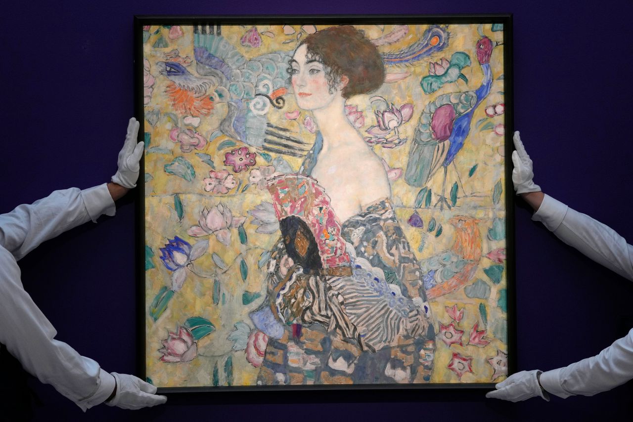 Gustav Klimt, Dame mit Fächer (1917-1918) werd geveild bij Sotheby’s in Londen.