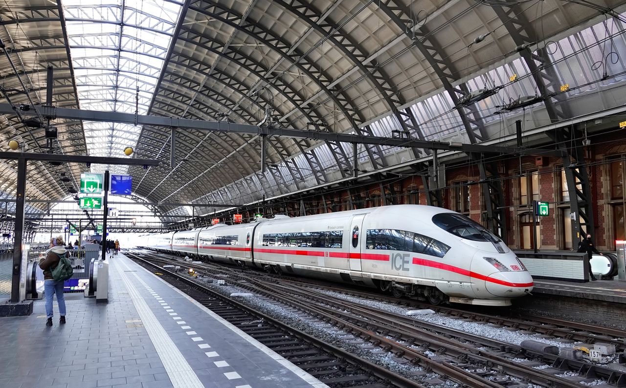 De ICE-trein van Deutsche Bahn. Vanuit Nederland rijdt deze trein in samenwerking met NS naar Duitse steden.