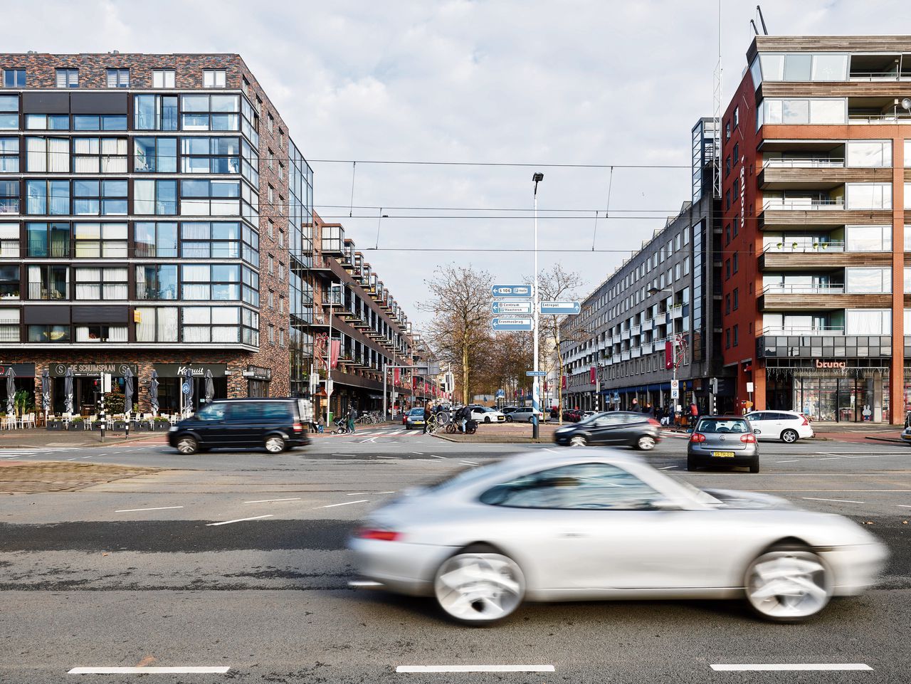 Het kruispunt Vuurplaat-Laan op Rotterdam Zuid, een van de zogeheten ‘blackspots’ in Rotterdam, locaties waar bij verkeersongevallen in drie jaar zes of meer slachtoffers vallen.