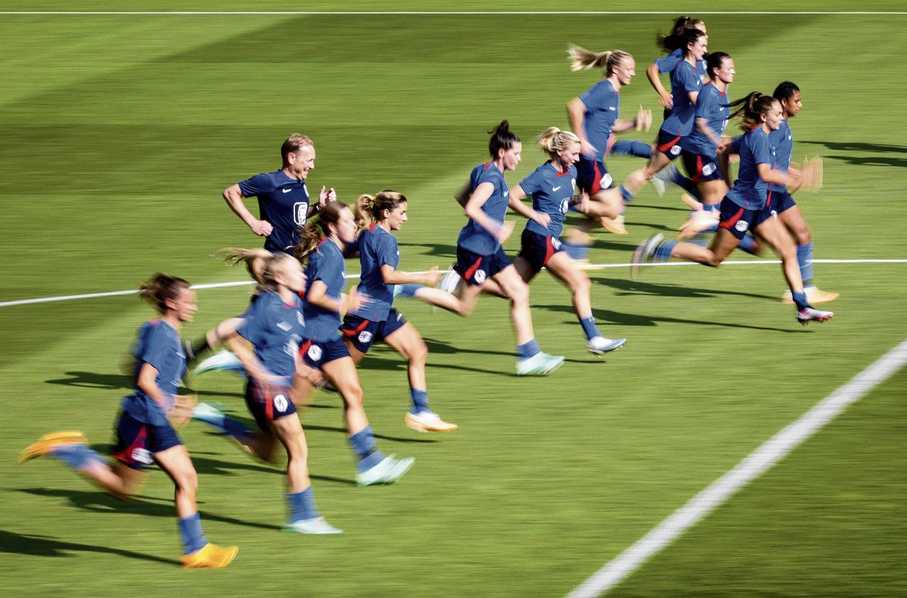 De speelsters van het Nederlands elftal trainden afgelopen week op de KNVB Campus in Zeist.