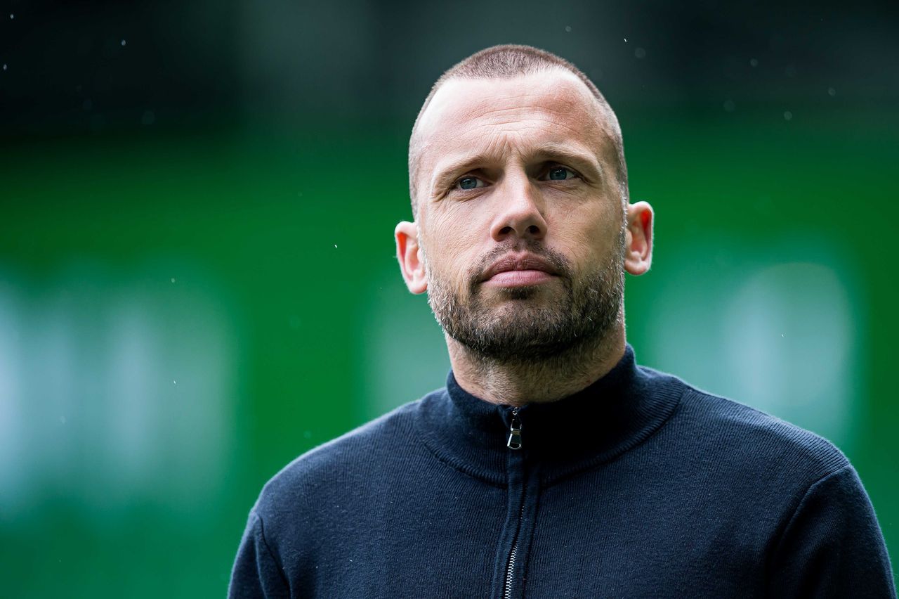 Ajax-coach John Heitinga tijdens de Nederlandse Eredivisiewedstrijd tussen FC Groningen en Ajax.