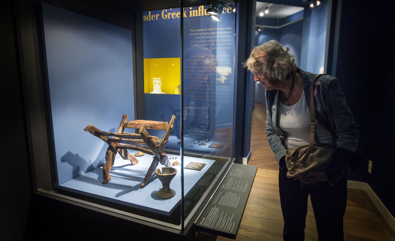 In totaal leende het museum honderden Krimschatten.