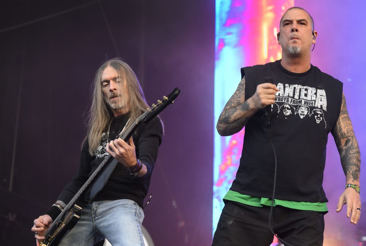 Basgitarist Rex Brown en zanger Phil Anselmo van Pantera tijdens een eerder optreden op festival Copenhell in Kopenhagen.