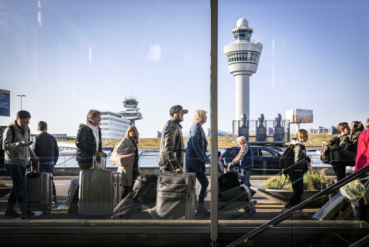 Inmiddels pakken alweer bijna evenveel mensen het vliegtuig als in 2019, het laatste 'normale' jaar voor de pandemie.