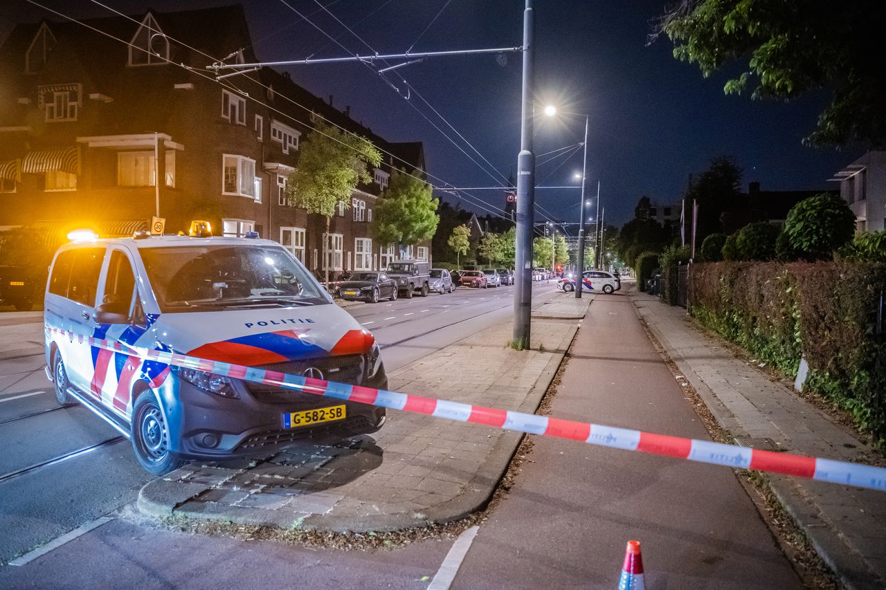 De 's-Gravenweg in Rotterdam, waar de politie een stroomstootwapen gebruikte om een man onder controle te krijgen.