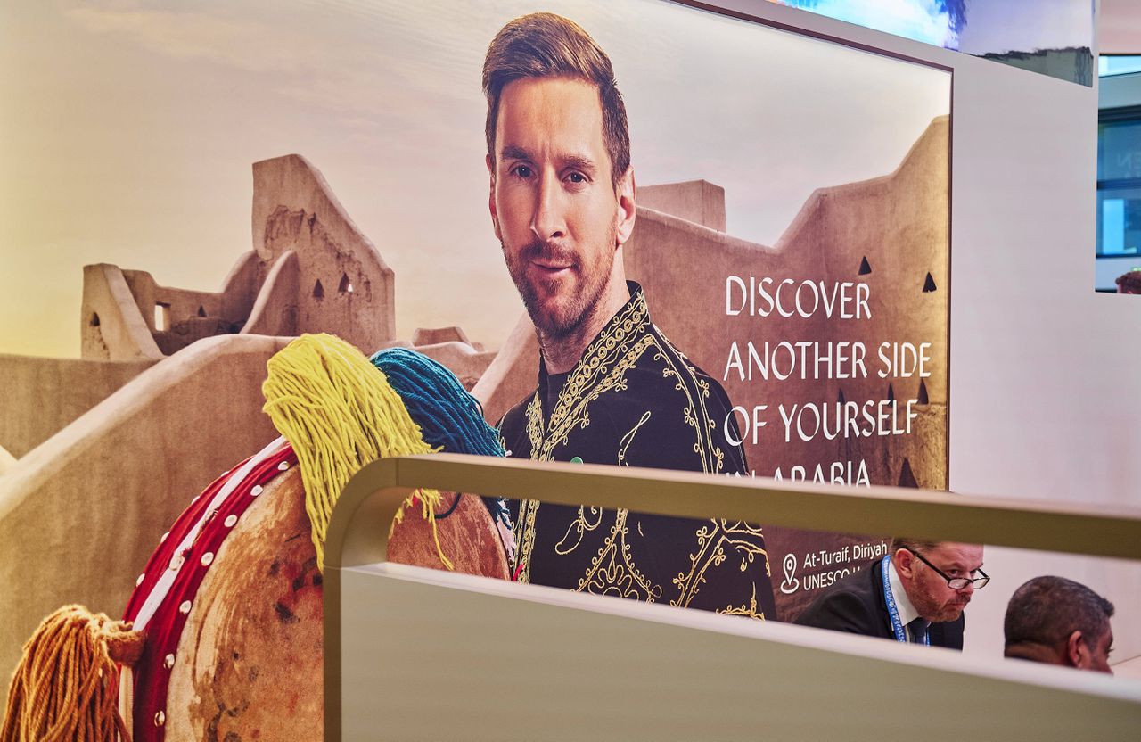 Lionel Messi in een reclame van het toerismebureau van Saoedi-Arabië.